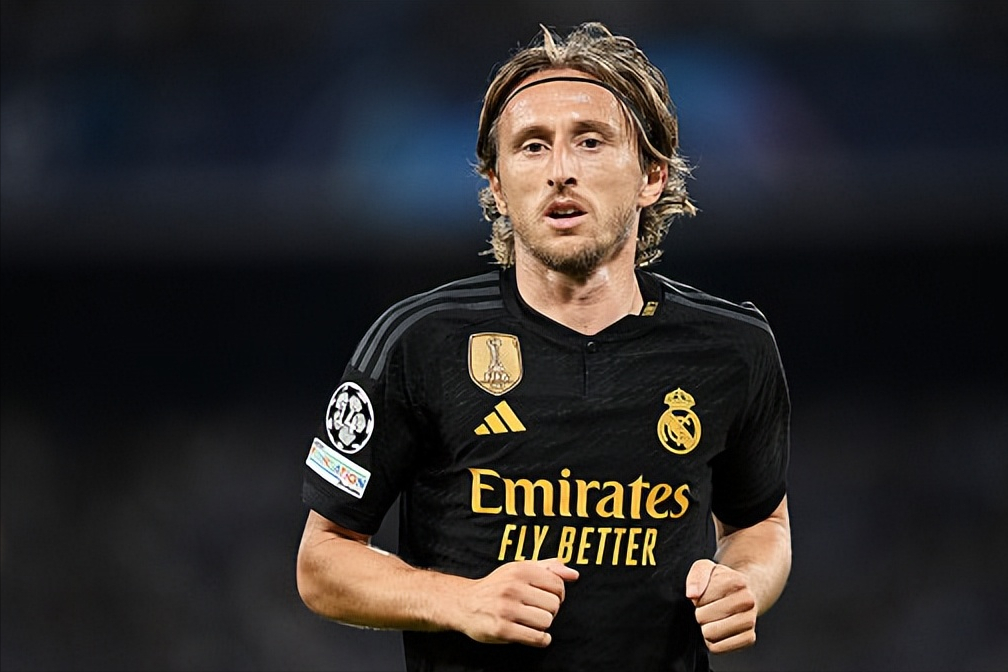 爱游戏app-转会期体能课后，皇家马德里远射贴柱备战全明星赛，压力陡增，年轻球员得到机会的简单介绍-爱游戏app